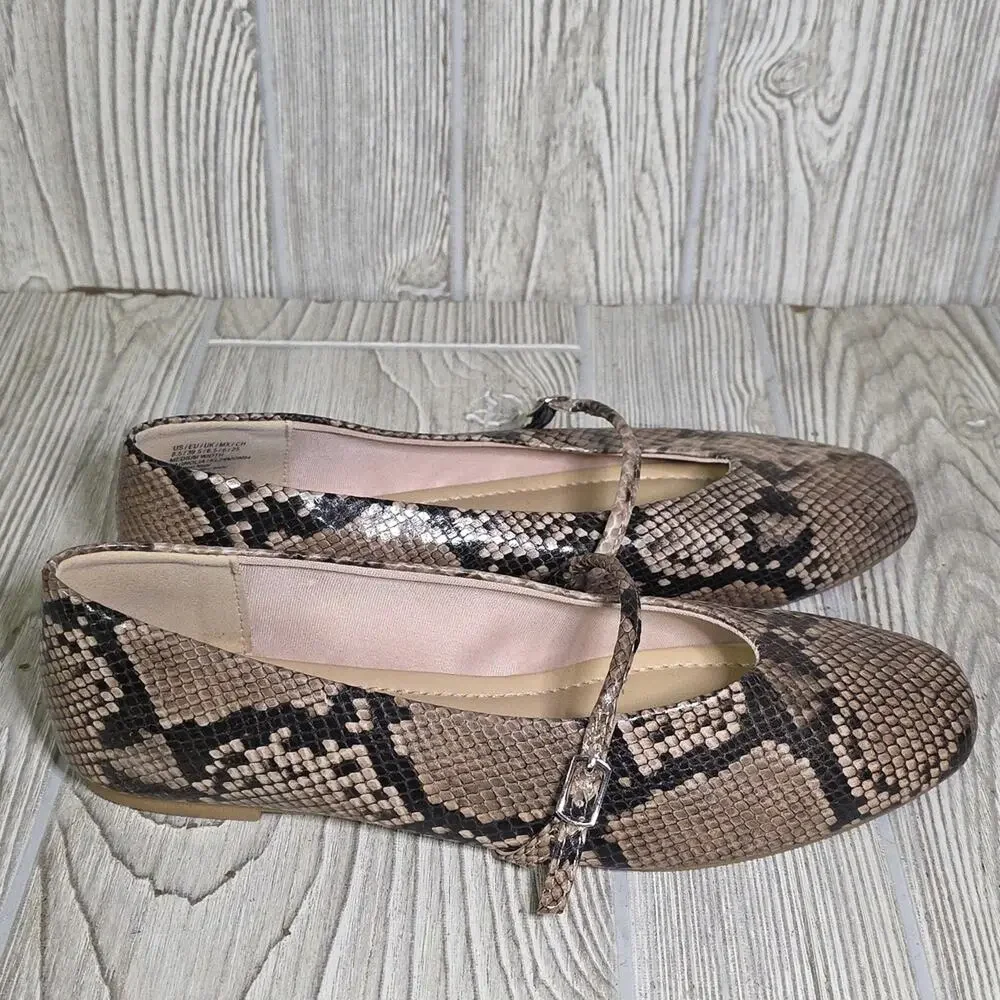 Kenneth Cole pre owned